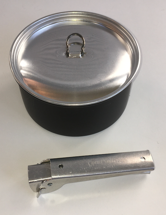 Pot with lid and pot lifter